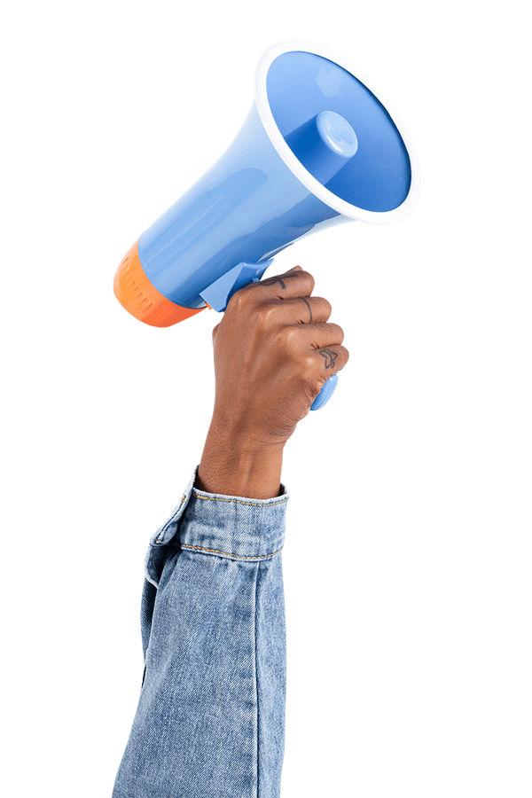 hand-holding-microphone-1png –  – Εκπαιδευτήρια ΠΛΑΤΩΝ